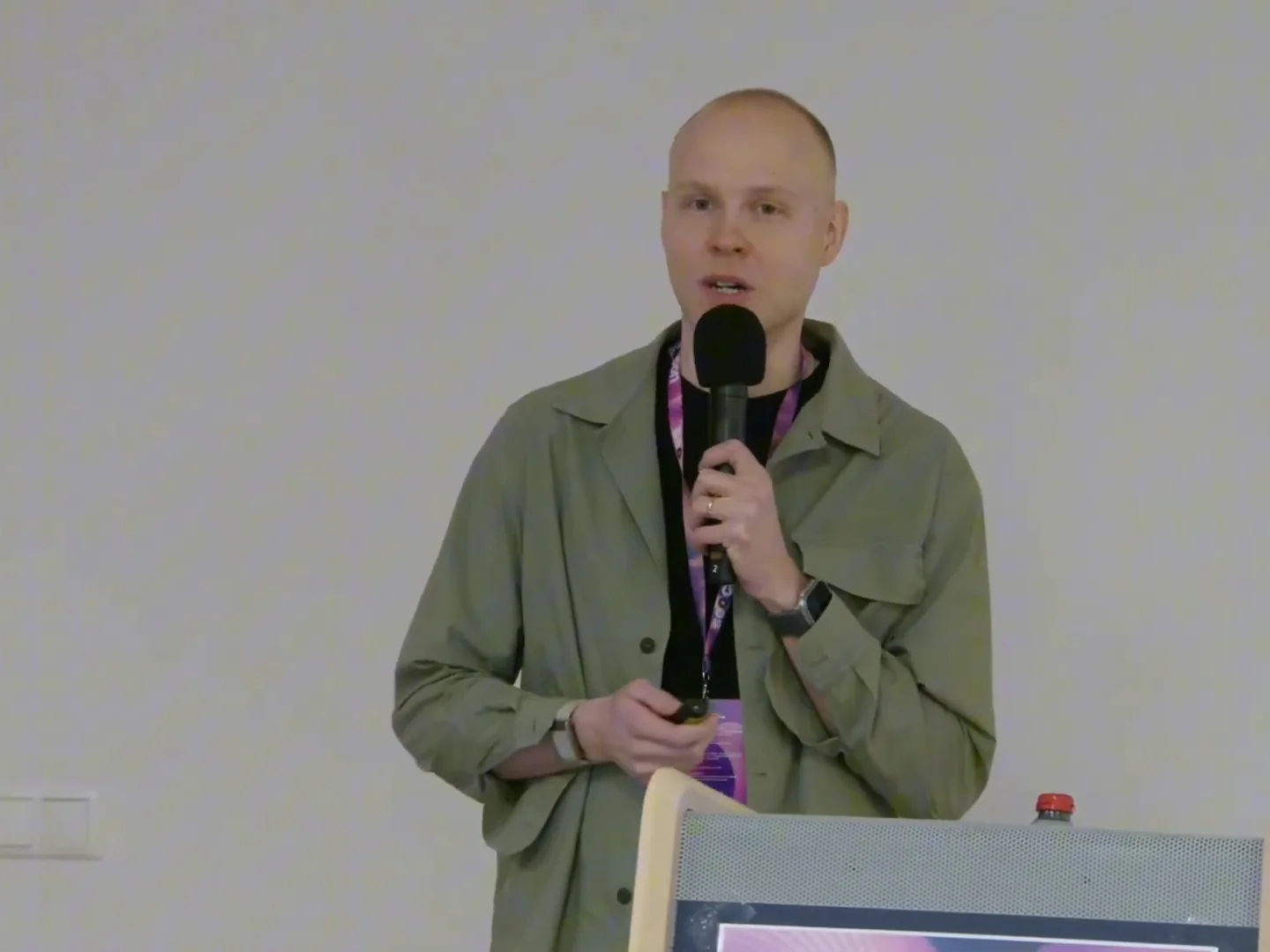 Book Speaking Engagements 4 Vytis Bareika speaking on stage at SEOCON 2025 in Kaunas